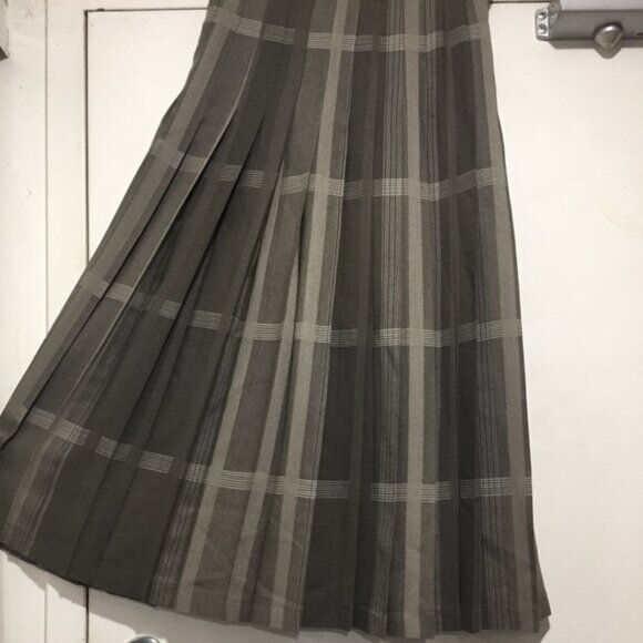 VINTAGE ARIES II WOOL PLAID PLEATED SKIRTS SIZE 28 - Picture 1 of 7